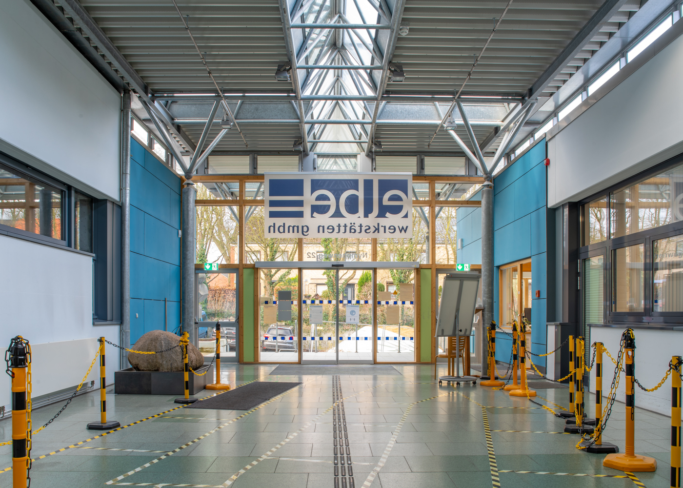 Eingangsbereich der Elbe-Werkstätten in Hamburg, Betriebstätte für Menschen mit Behinderung, Branadschutzsanierung